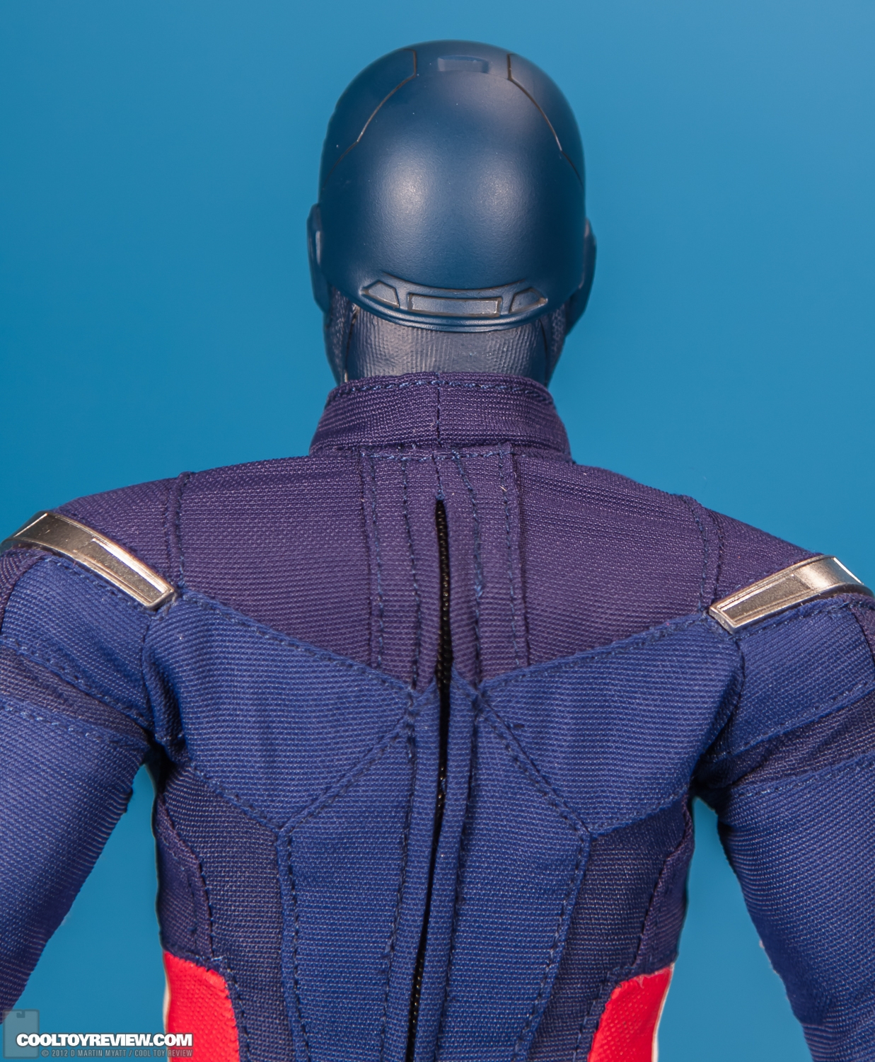 Captain_America_Avengers_Hot_Toys-08.jpg