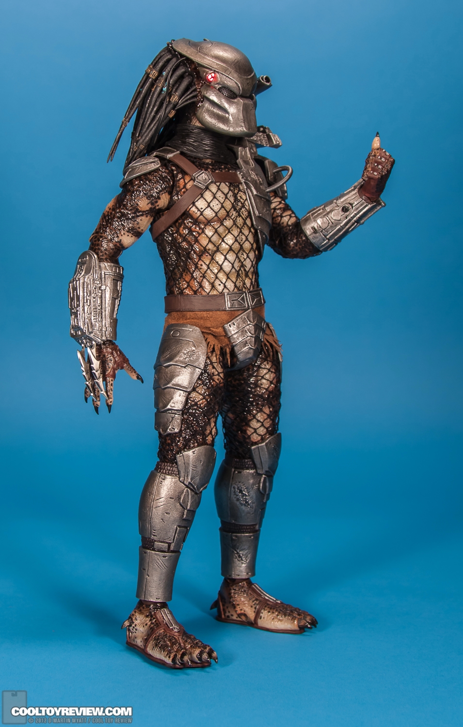 Classic_Predator_Predators_Hot_Toys-02.jpg