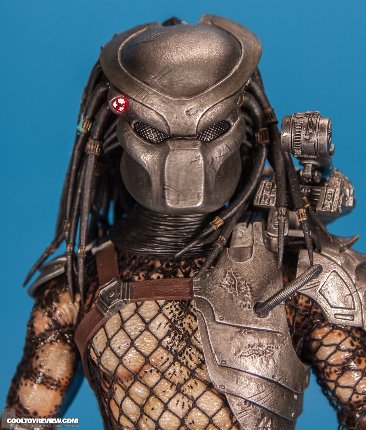 Classic_Predator_Predators_Hot_Toys-05.jpg