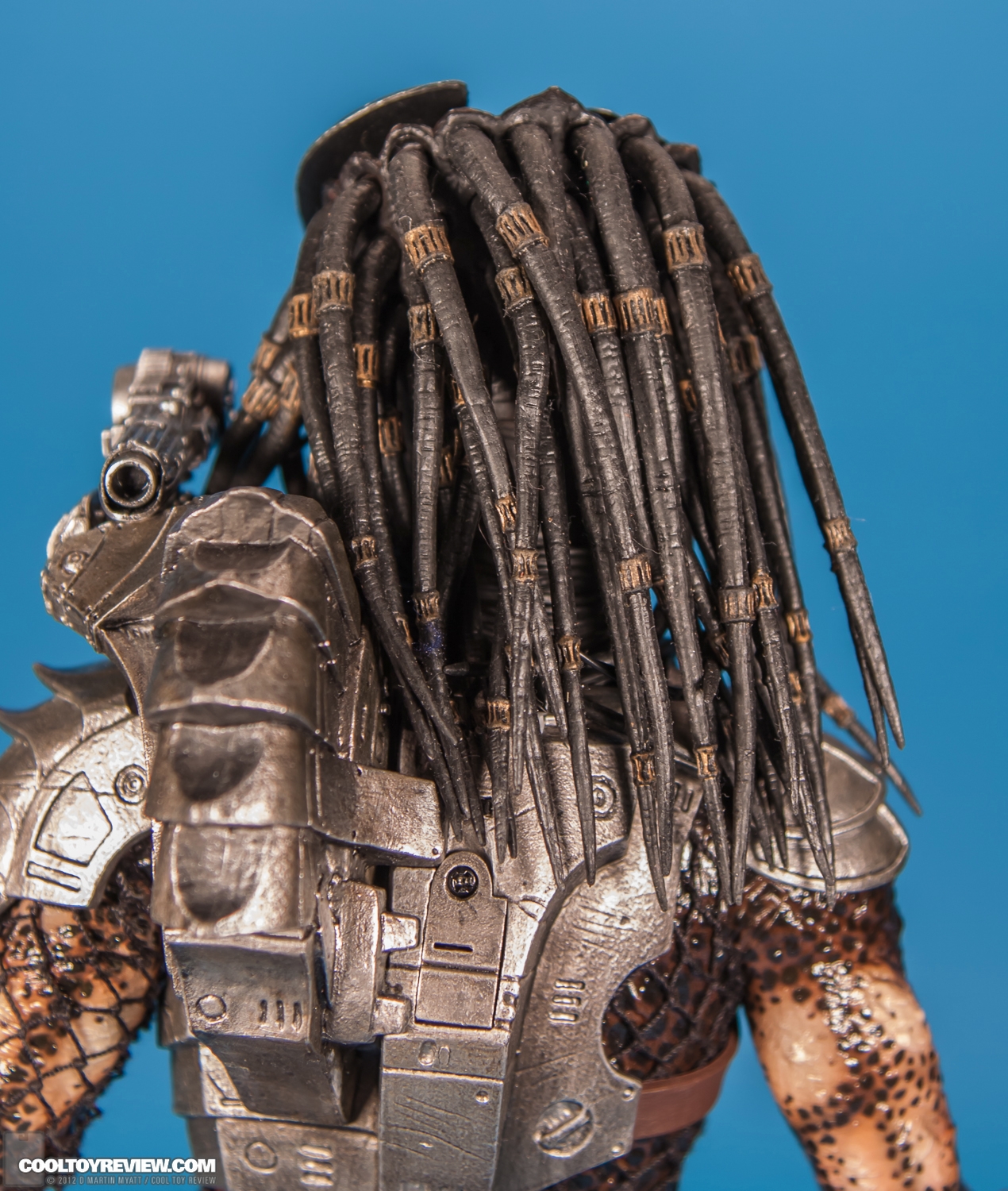 Classic_Predator_Predators_Hot_Toys-08.jpg