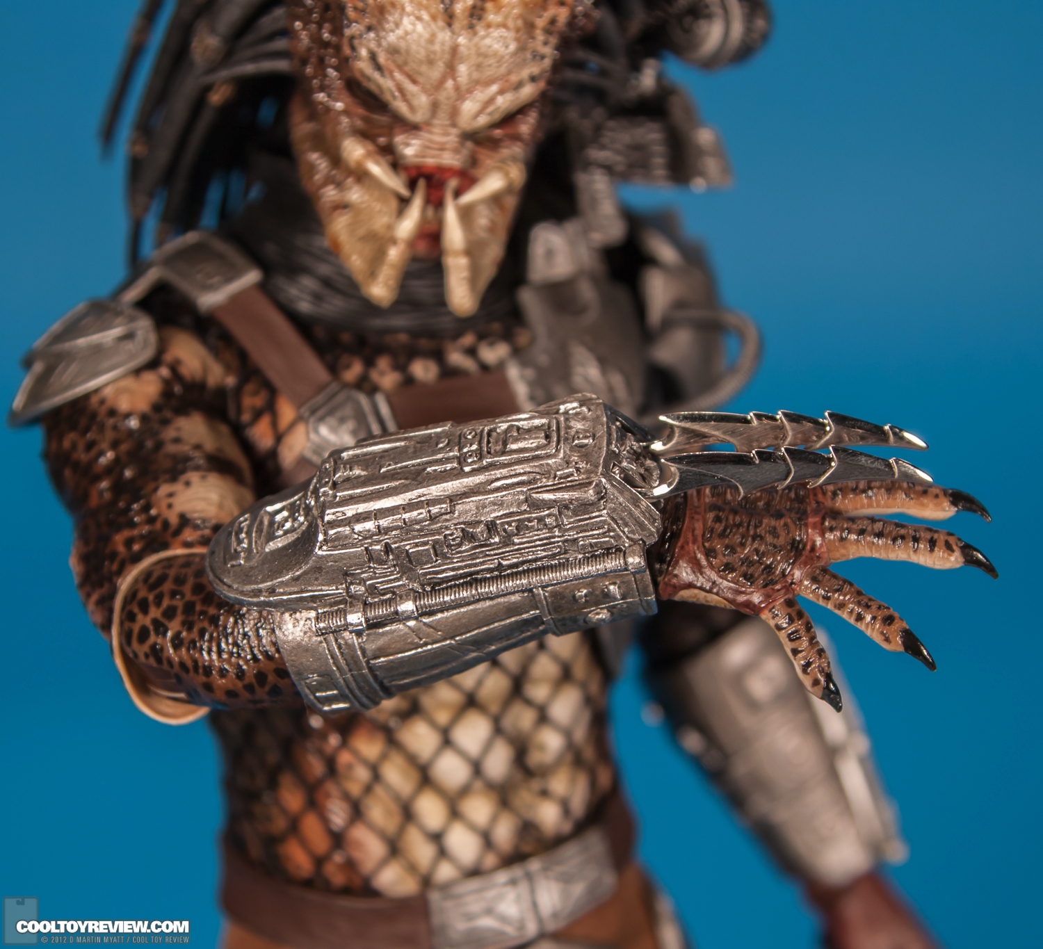 Classic_Predator_Predators_Hot_Toys-31.jpg