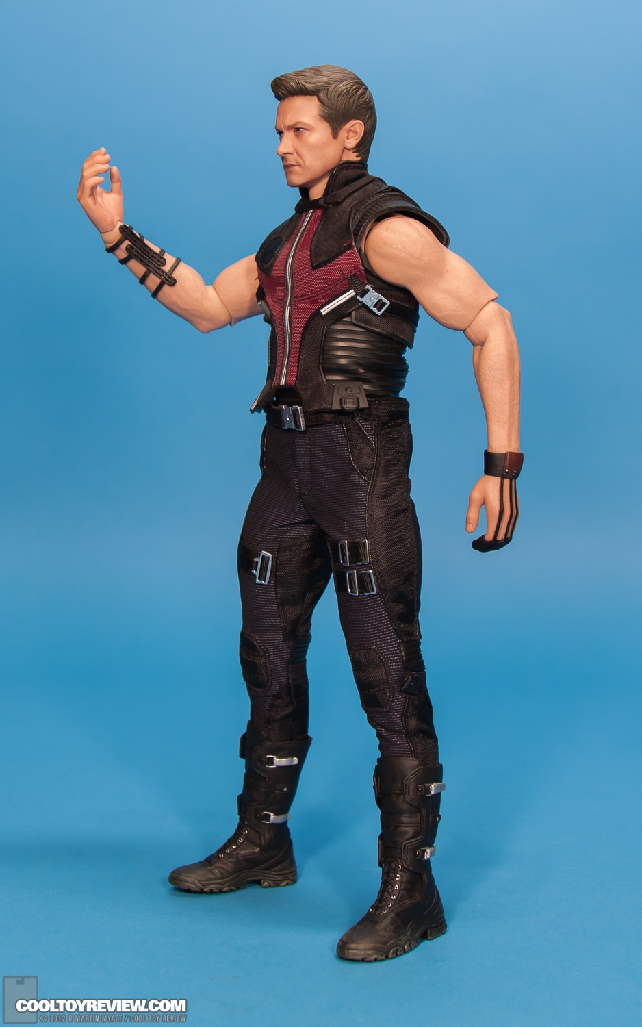 Hawkeye_Avengers_Jeremy_Renner_Hot_Toys-03.jpg