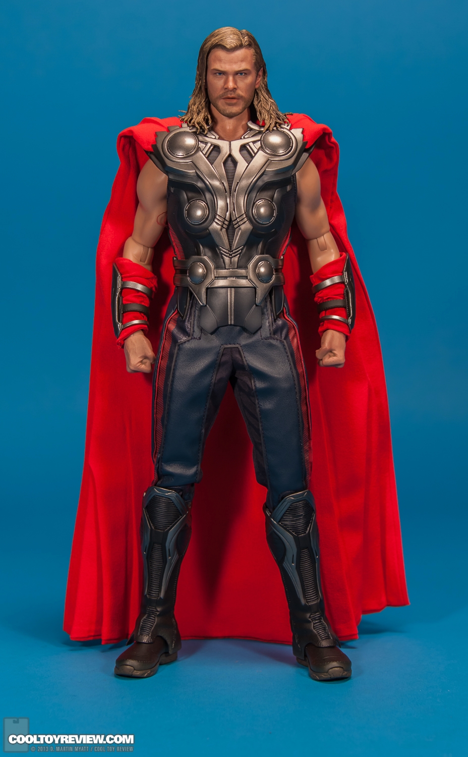 Hot_Toys_Thor_Avengers_Movie_Masterpiece_Series-02.jpg