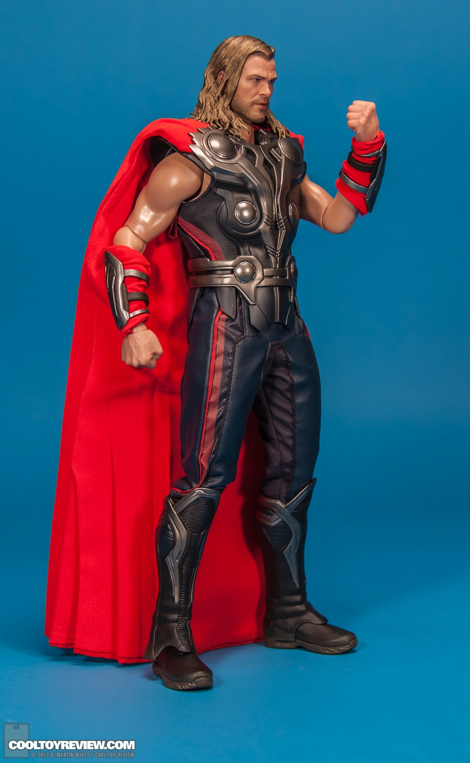 Hot_Toys_Thor_Avengers_Movie_Masterpiece_Series-03.jpg