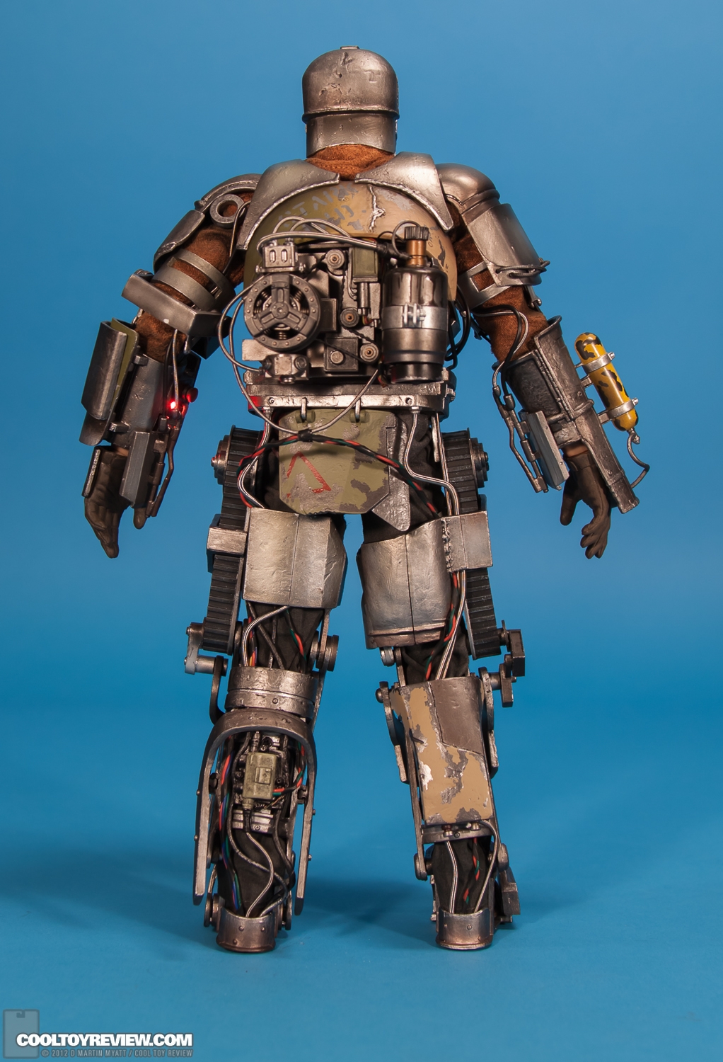 Iron_Man_Mark_I_MKI_Version_2_Hot_Toys-04.jpg