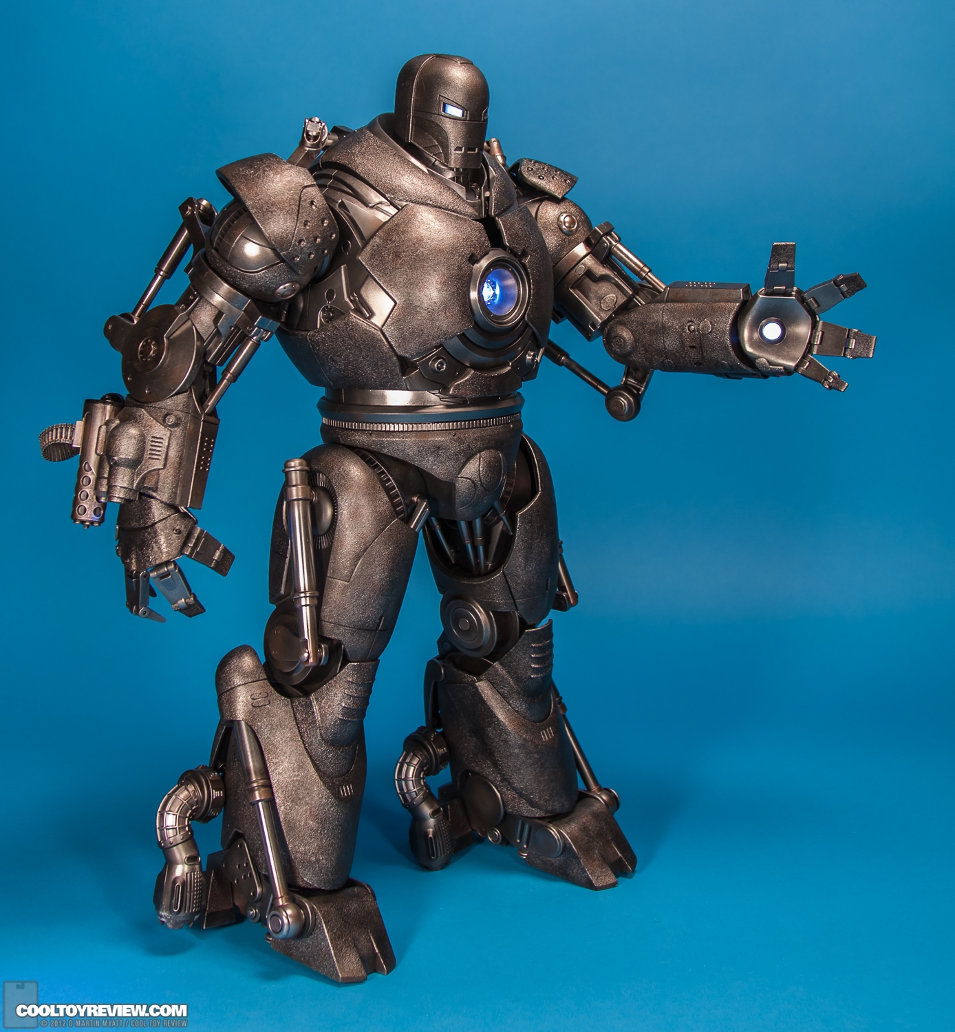 Iron_Monger_Hot_Toys_Iron_Man-02.jpg