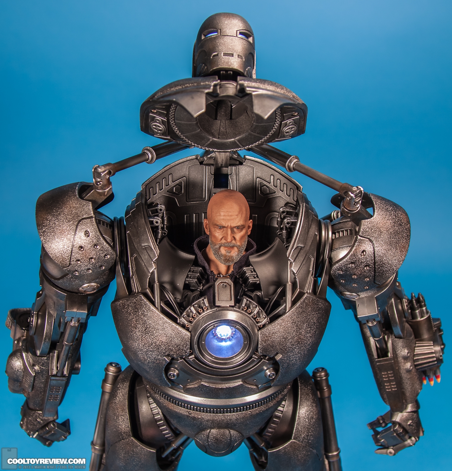 Iron_Monger_Hot_Toys_Iron_Man-21.jpg