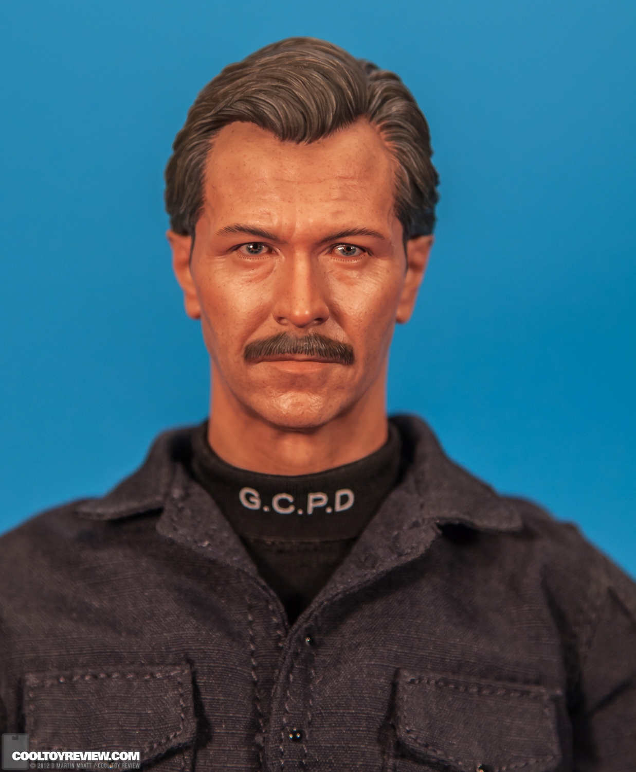 Lt_Jim_Gordon_Dark_Knight_Hot_Toys-09.jpg