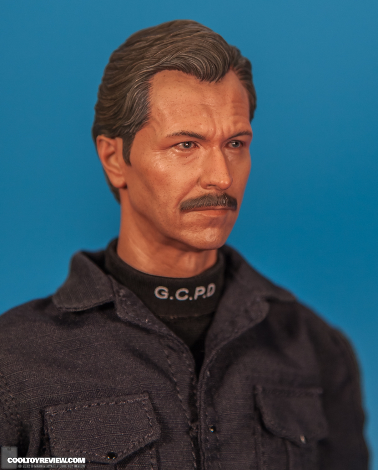 Lt_Jim_Gordon_Dark_Knight_Hot_Toys-10.jpg
