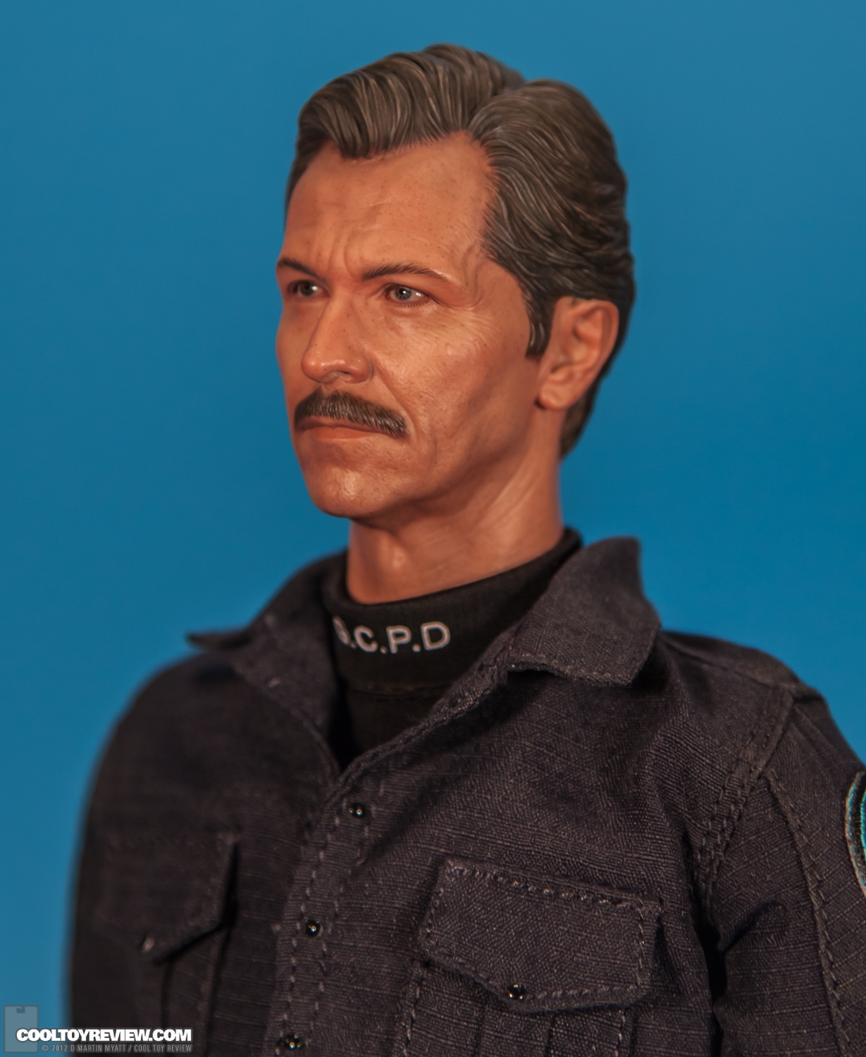Lt_Jim_Gordon_Dark_Knight_Hot_Toys-11.jpg