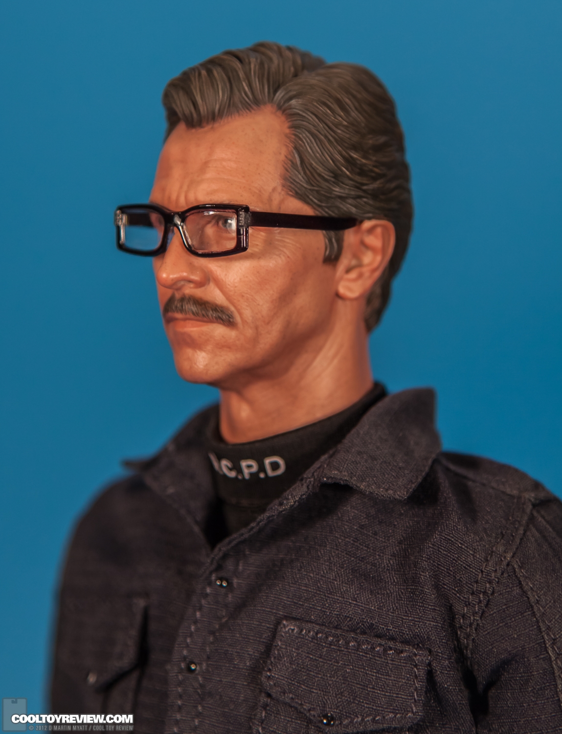 Lt_Jim_Gordon_Dark_Knight_Hot_Toys-15.jpg