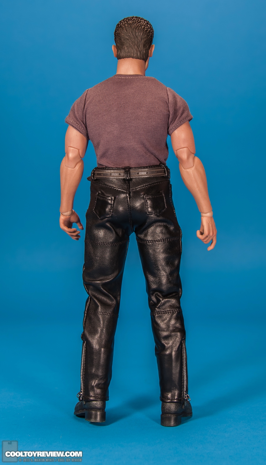 T-800_T2_DX10_Terminator_Hot_Toys-08.jpg