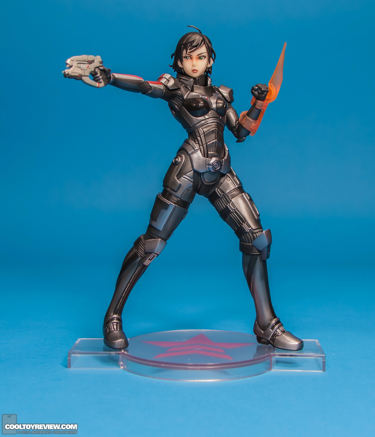 Commander_Shepard_Mass_Effect_Bishoujo_BioWare_Edition_Kotobukiya-01.jpg