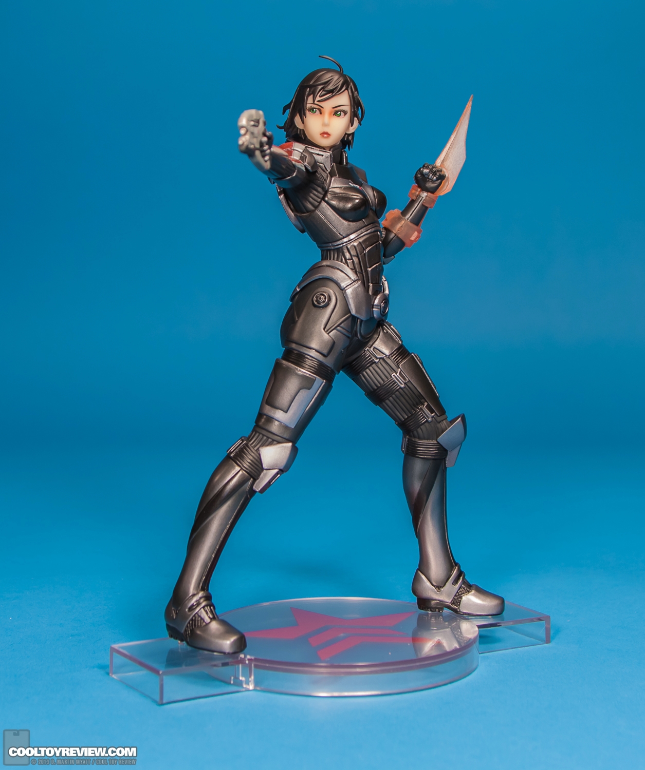 Commander_Shepard_Mass_Effect_Bishoujo_BioWare_Edition_Kotobukiya-02.jpg