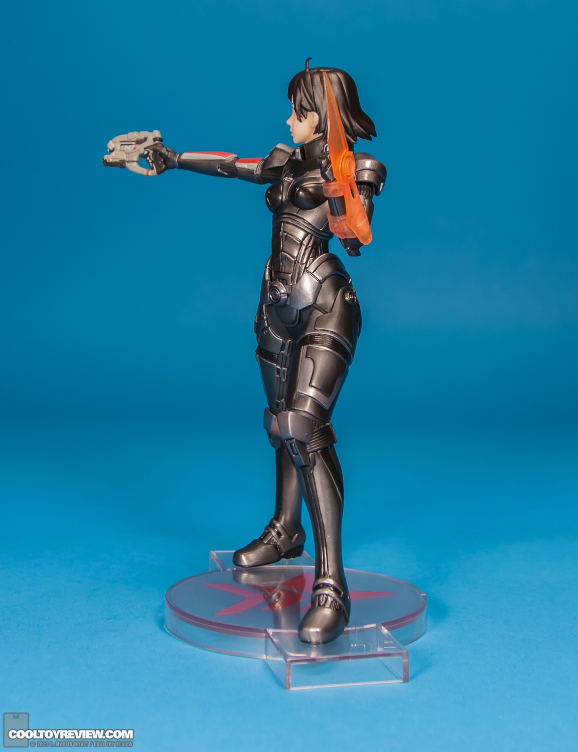 Commander_Shepard_Mass_Effect_Bishoujo_BioWare_Edition_Kotobukiya-03.jpg