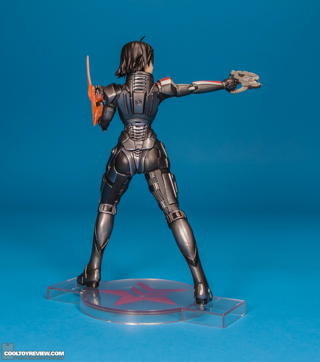 Commander_Shepard_Mass_Effect_Bishoujo_BioWare_Edition_Kotobukiya-04.jpg