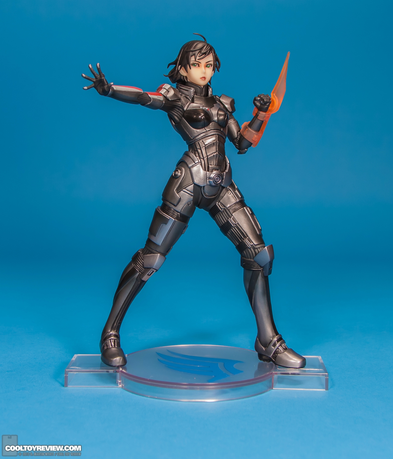 Commander_Shepard_Mass_Effect_Bishoujo_BioWare_Edition_Kotobukiya-05.jpg