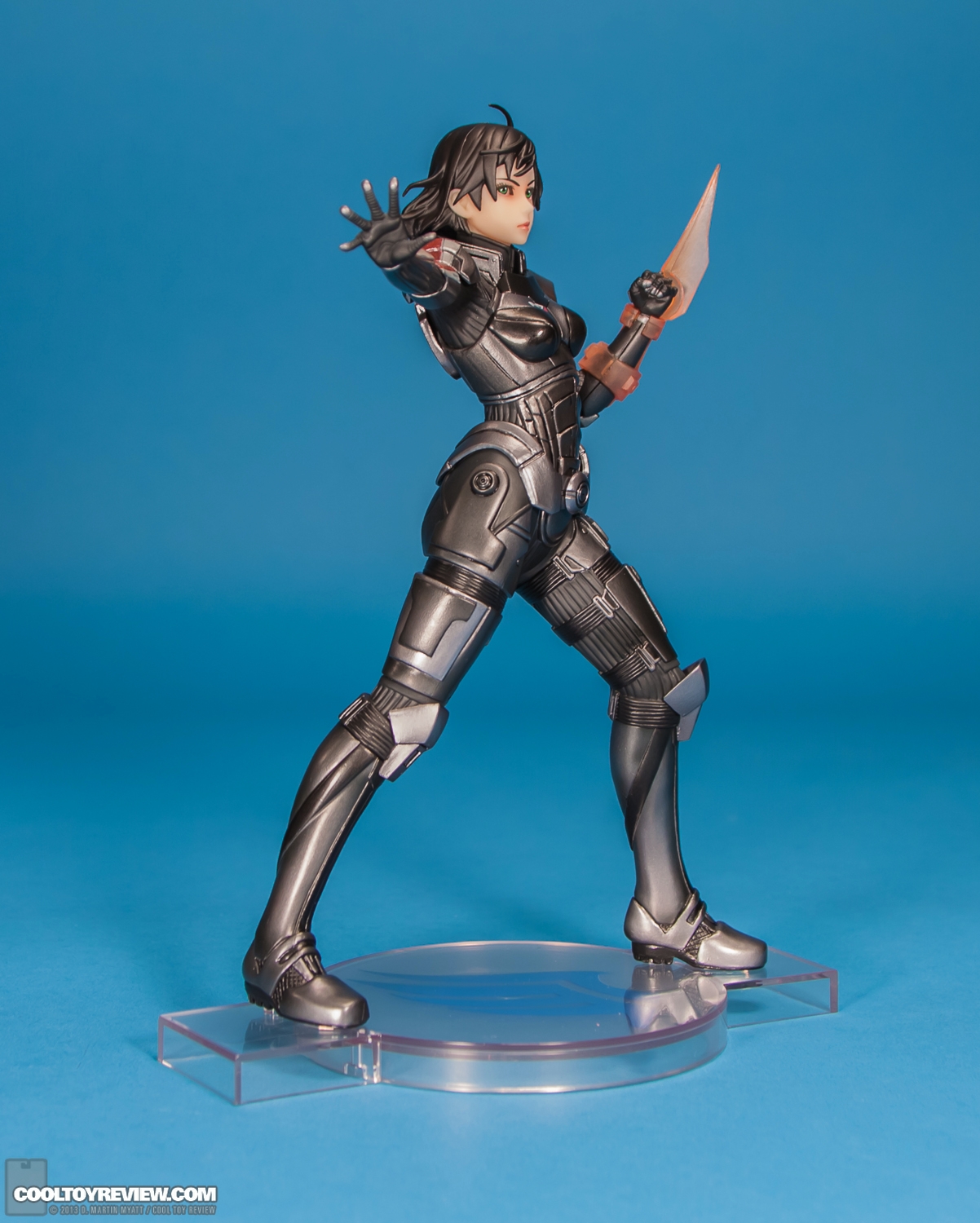 Commander_Shepard_Mass_Effect_Bishoujo_BioWare_Edition_Kotobukiya-06.jpg
