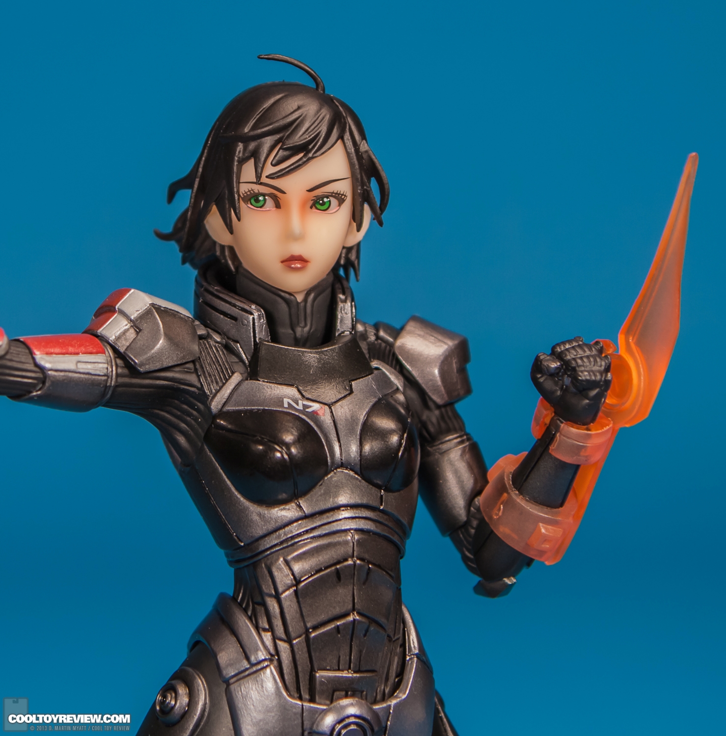 Commander_Shepard_Mass_Effect_Bishoujo_BioWare_Edition_Kotobukiya-09.jpg