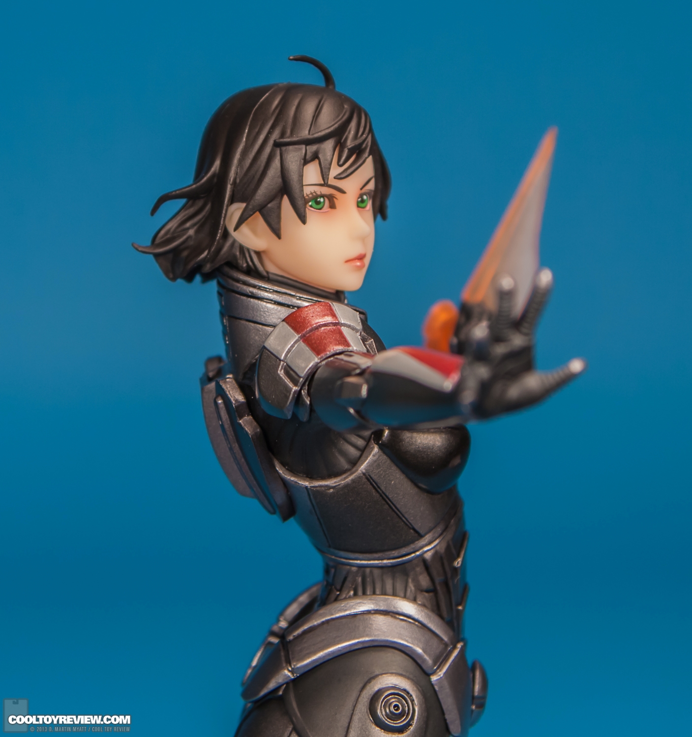 Commander_Shepard_Mass_Effect_Bishoujo_BioWare_Edition_Kotobukiya-10.jpg