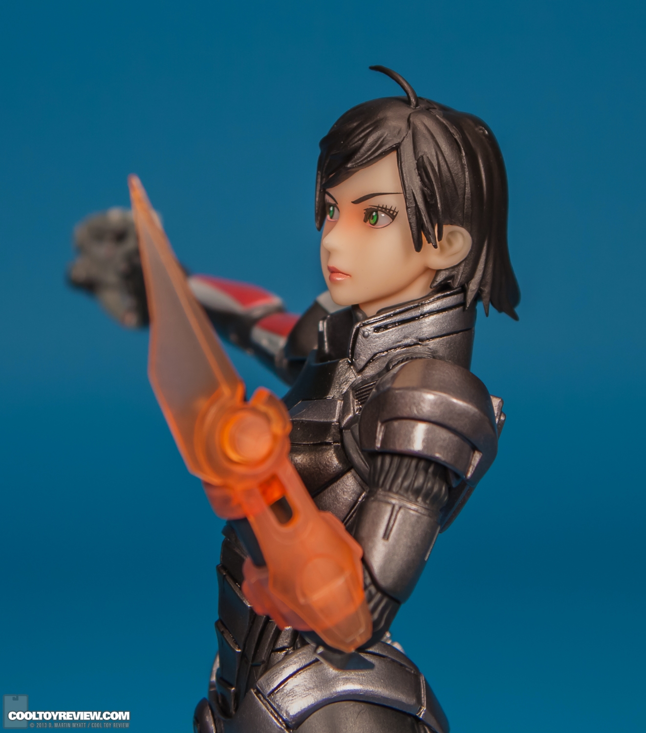 Commander_Shepard_Mass_Effect_Bishoujo_BioWare_Edition_Kotobukiya-11.jpg