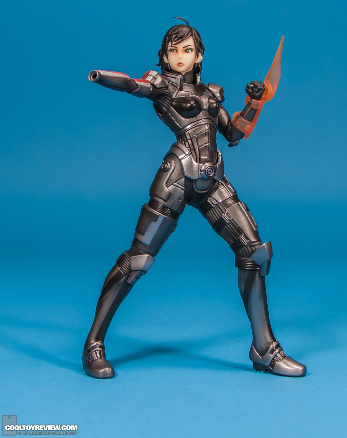 Commander_Shepard_Mass_Effect_Bishoujo_BioWare_Edition_Kotobukiya-14.jpg