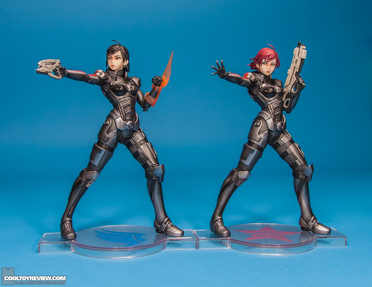 Commander_Shepard_Mass_Effect_Bishoujo_BioWare_Edition_Kotobukiya-19.jpg