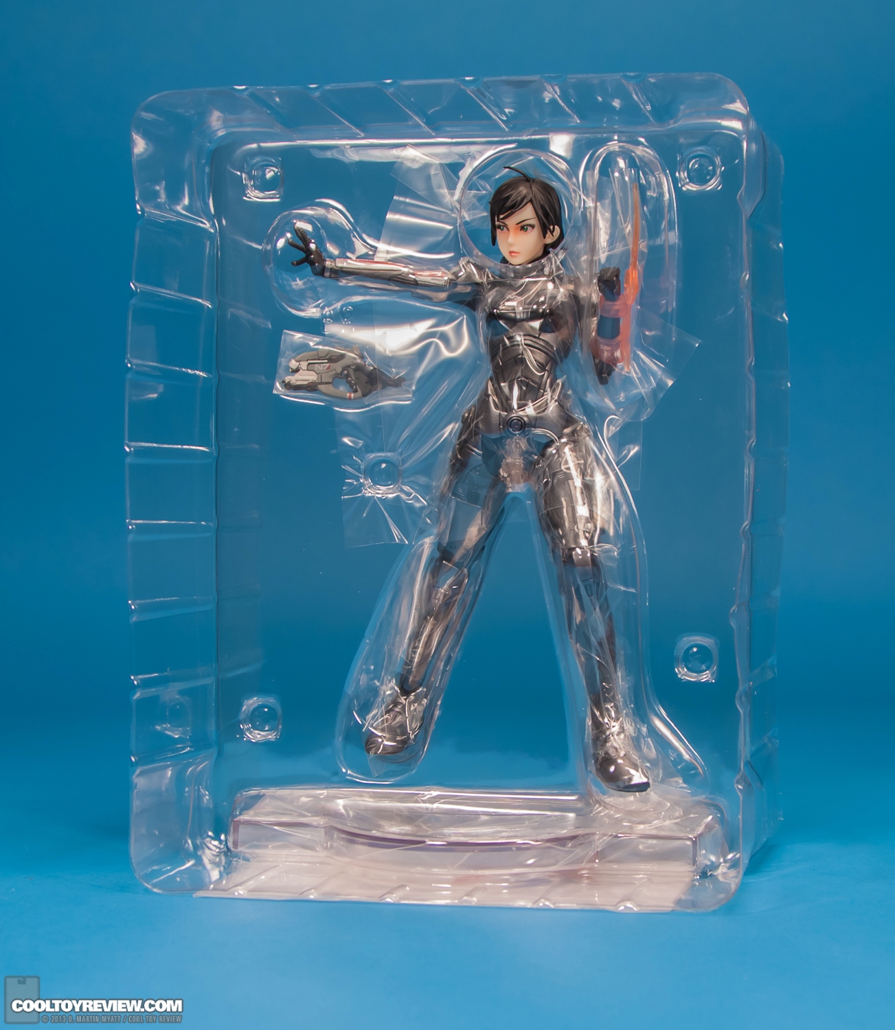 Commander_Shepard_Mass_Effect_Bishoujo_BioWare_Edition_Kotobukiya-27.jpg