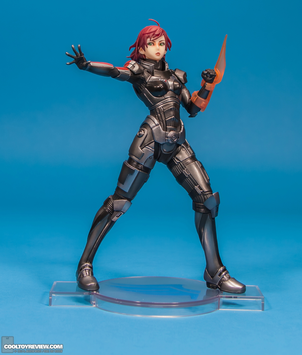 Commander_Shepard_Mass_Effect_Bishoujo_Kotobukiya-01.jpg