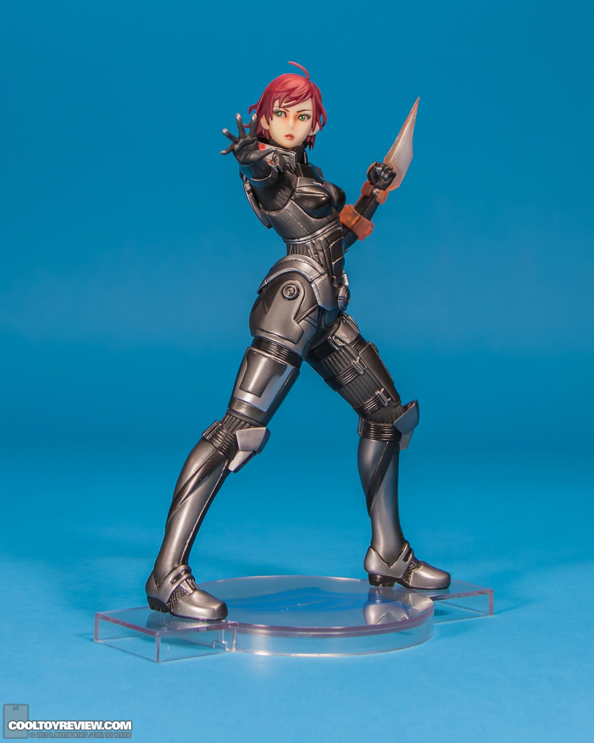 Commander_Shepard_Mass_Effect_Bishoujo_Kotobukiya-02.jpg