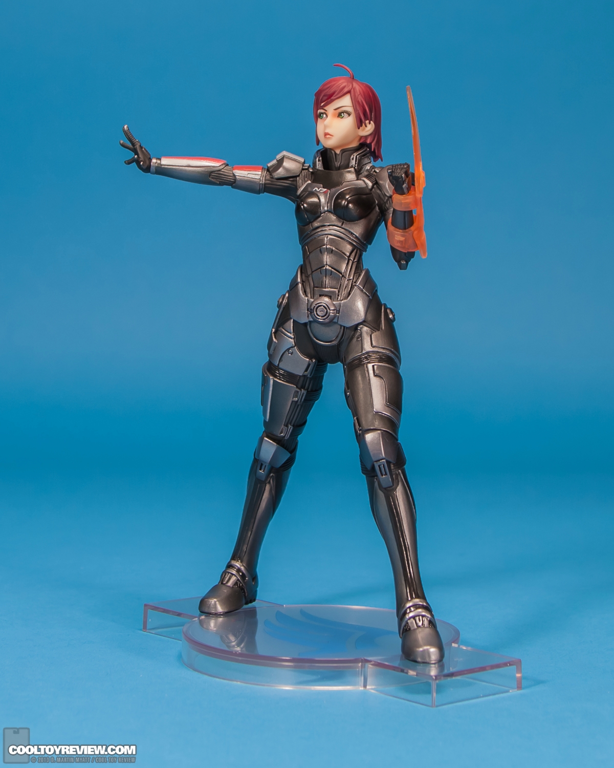 Commander_Shepard_Mass_Effect_Bishoujo_Kotobukiya-03.jpg
