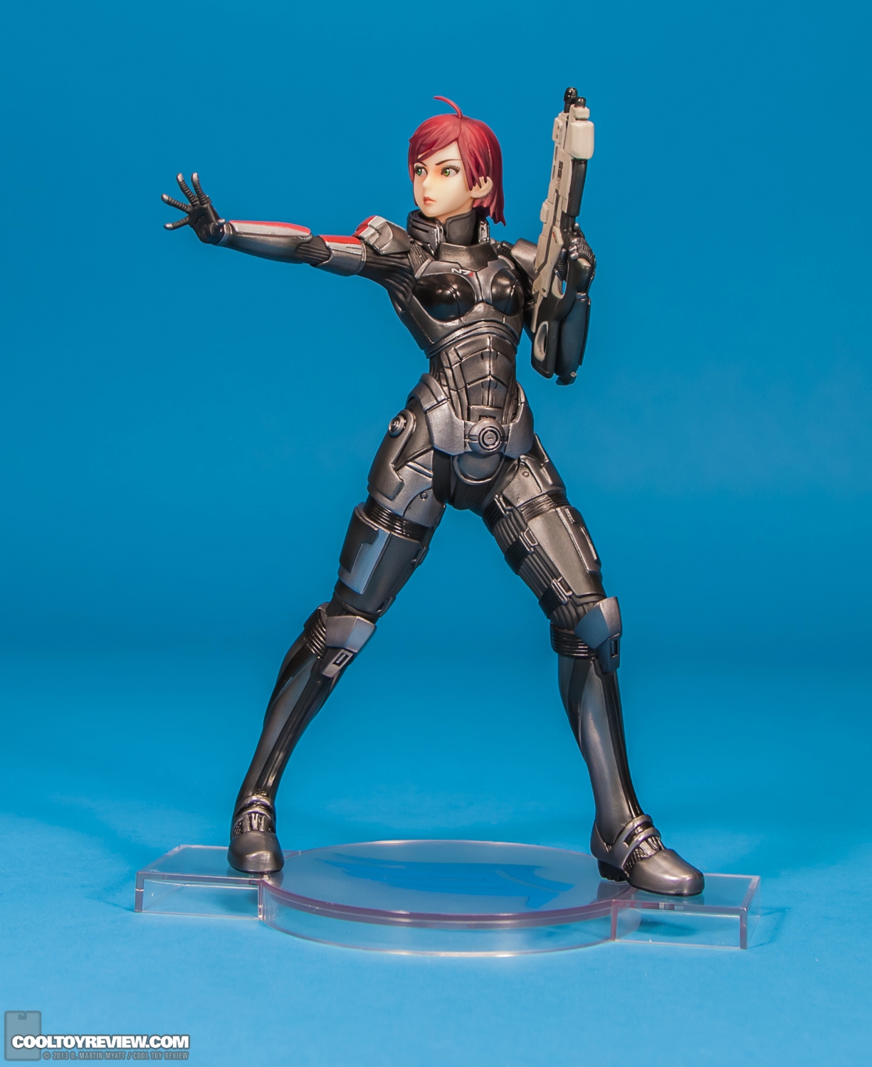 Commander_Shepard_Mass_Effect_Bishoujo_Kotobukiya-05.jpg