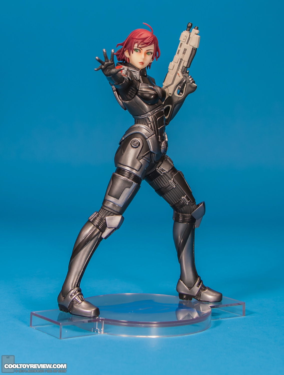 Commander_Shepard_Mass_Effect_Bishoujo_Kotobukiya-06.jpg
