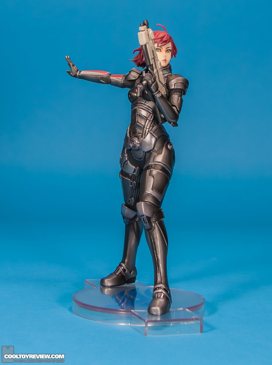 Commander_Shepard_Mass_Effect_Bishoujo_Kotobukiya-07.jpg