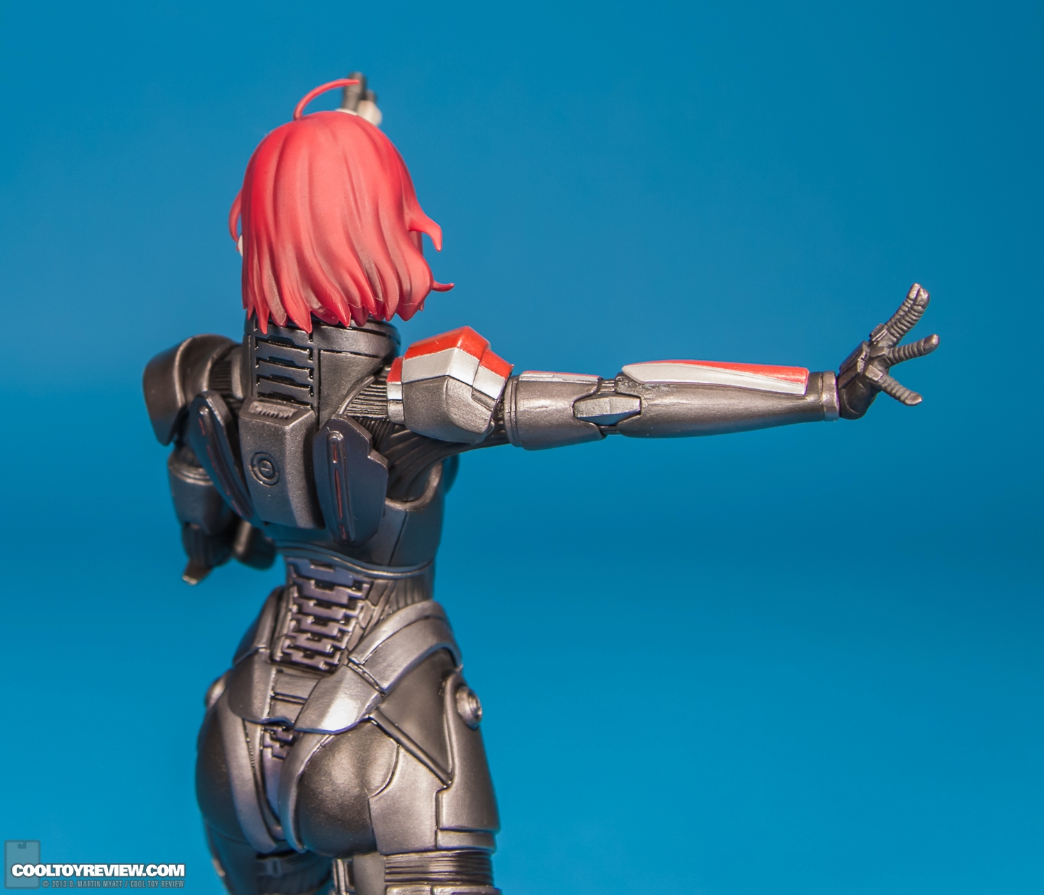 Commander_Shepard_Mass_Effect_Bishoujo_Kotobukiya-12.jpg