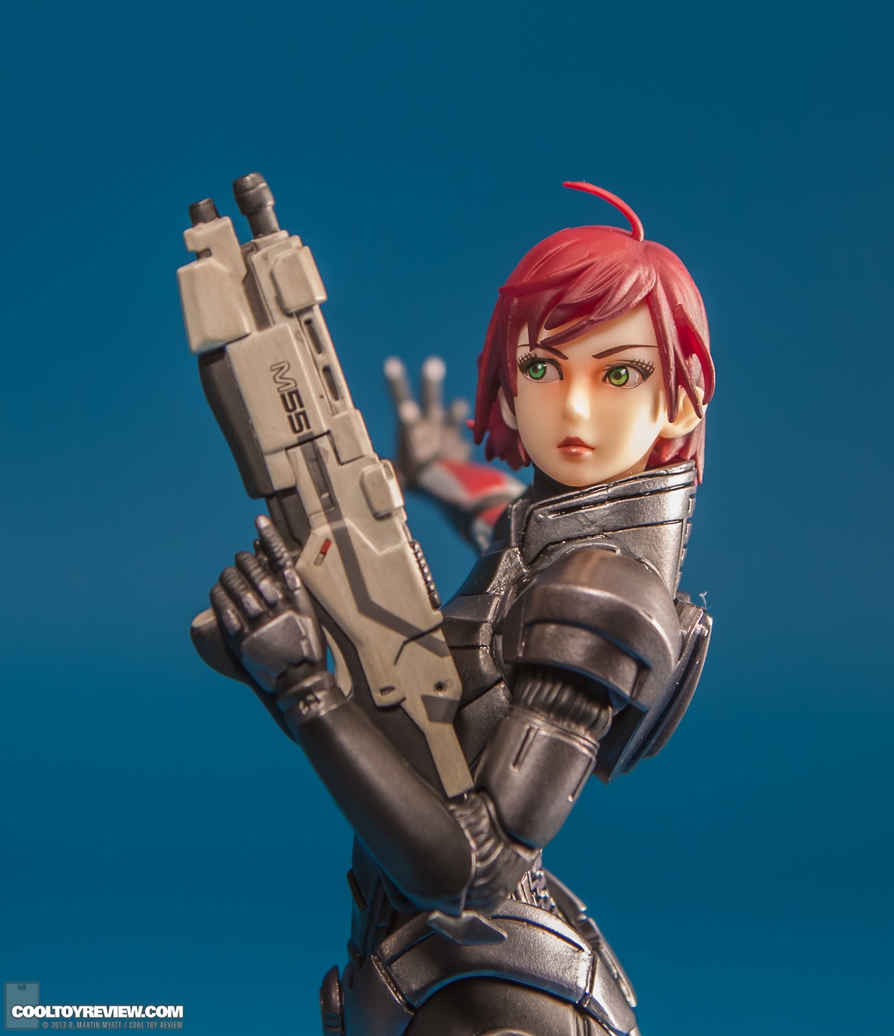 Commander_Shepard_Mass_Effect_Bishoujo_Kotobukiya-16.jpg