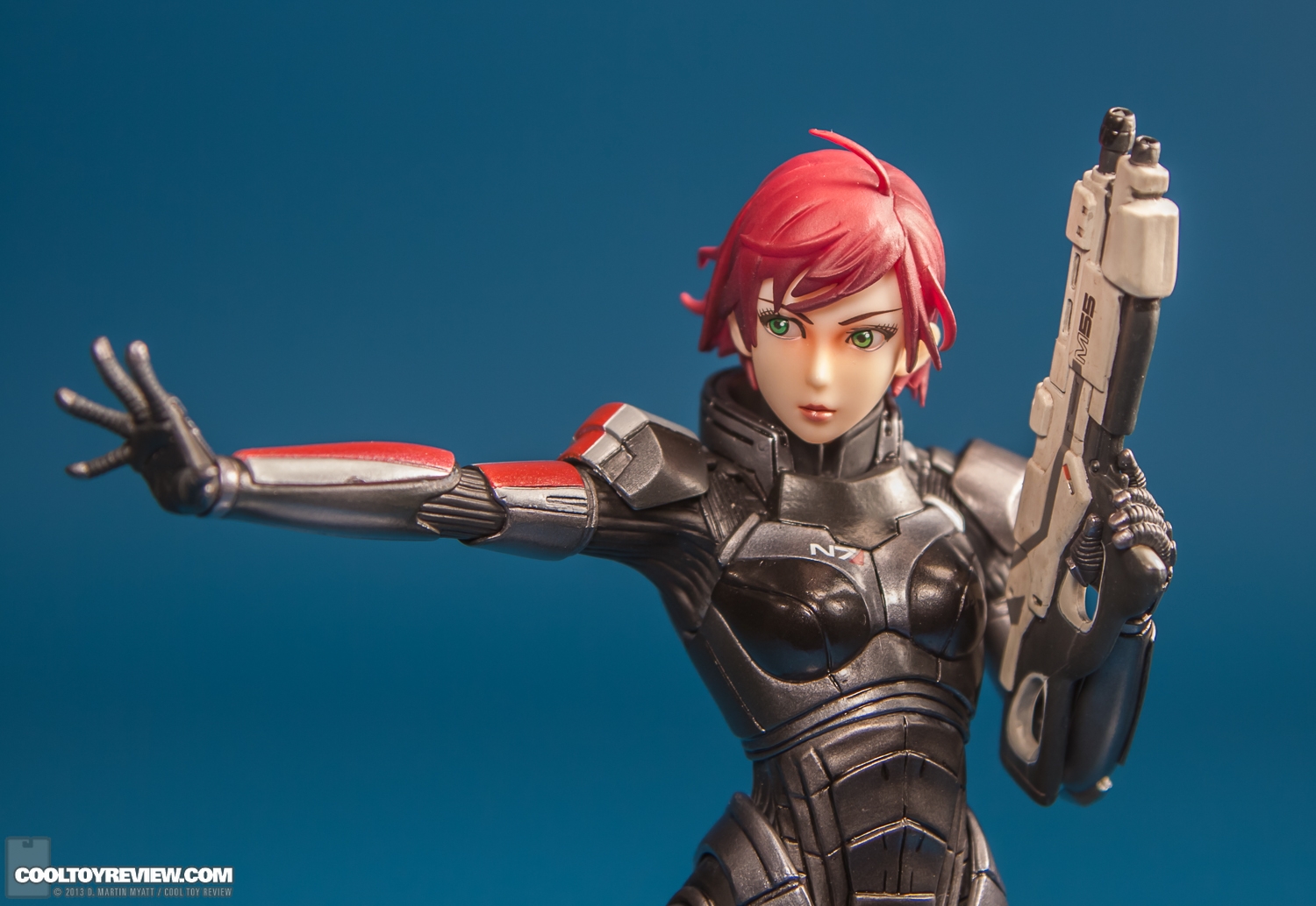 Commander_Shepard_Mass_Effect_Bishoujo_Kotobukiya-17.jpg