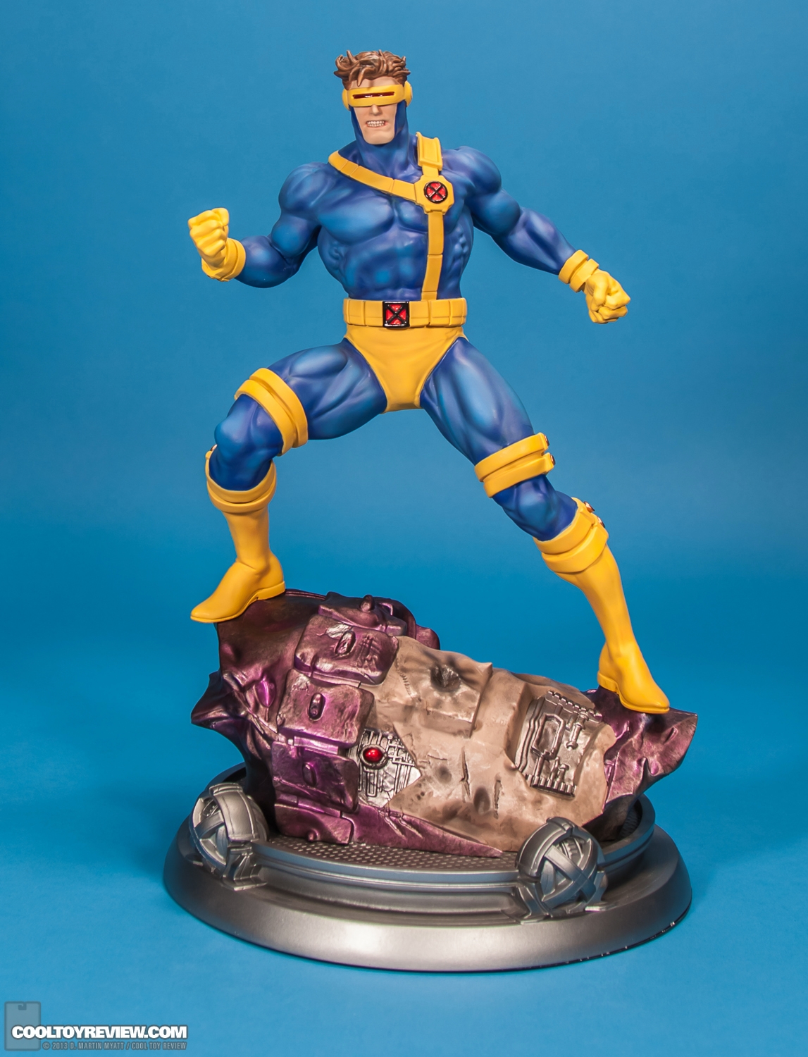 Cyclops_X-Men_Fine_Art_Statue_Kotobukiya-01.jpg