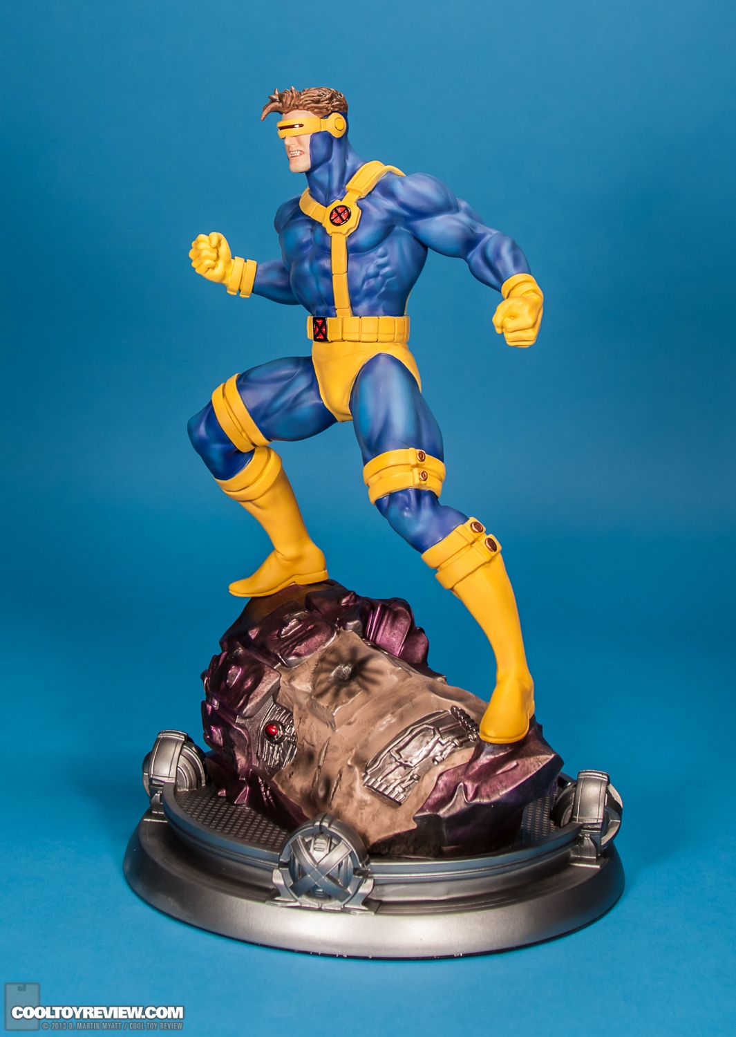 Cyclops_X-Men_Fine_Art_Statue_Kotobukiya-03.jpg