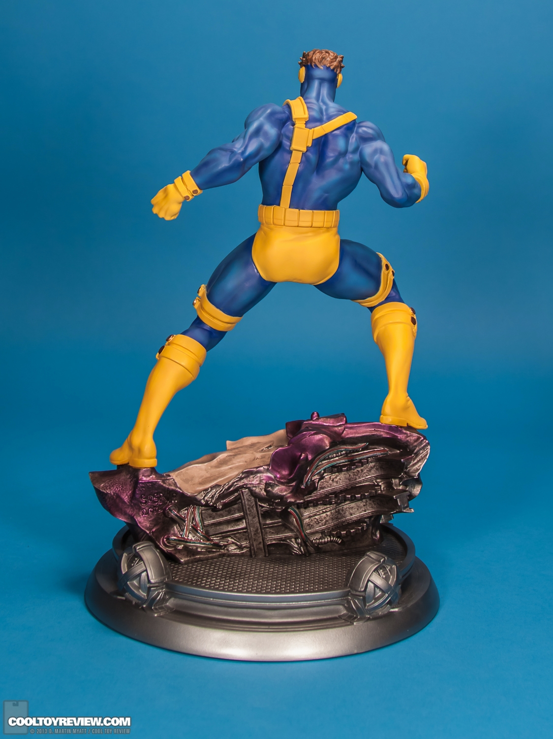 Cyclops_X-Men_Fine_Art_Statue_Kotobukiya-04.jpg