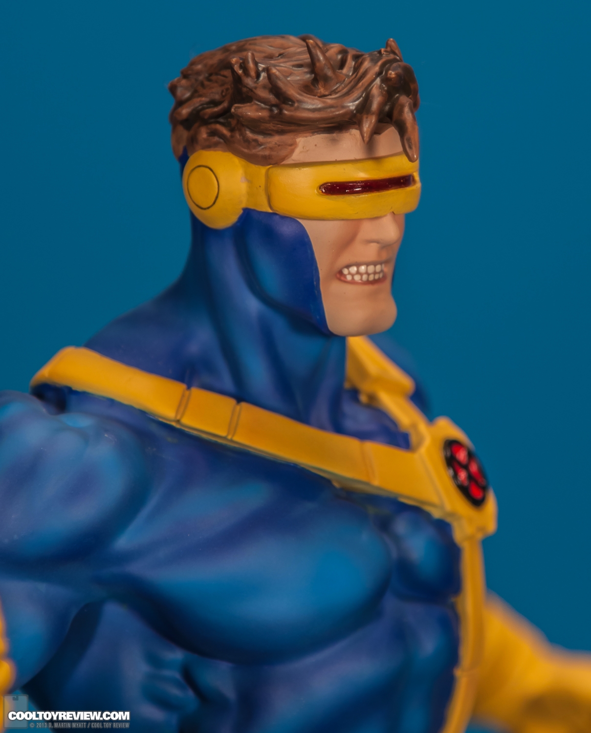 Cyclops_X-Men_Fine_Art_Statue_Kotobukiya-06.jpg