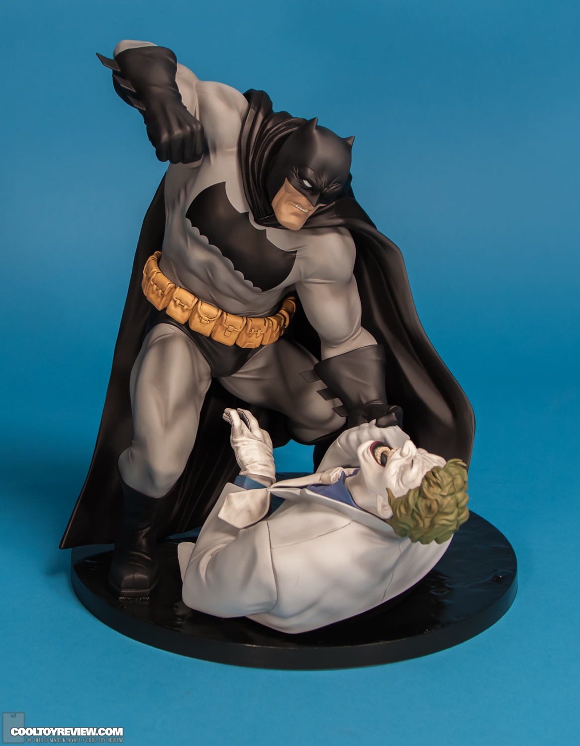Hunt_The_Dark_Knight_Batman_ARTFX_Kotobukiya-01.jpg