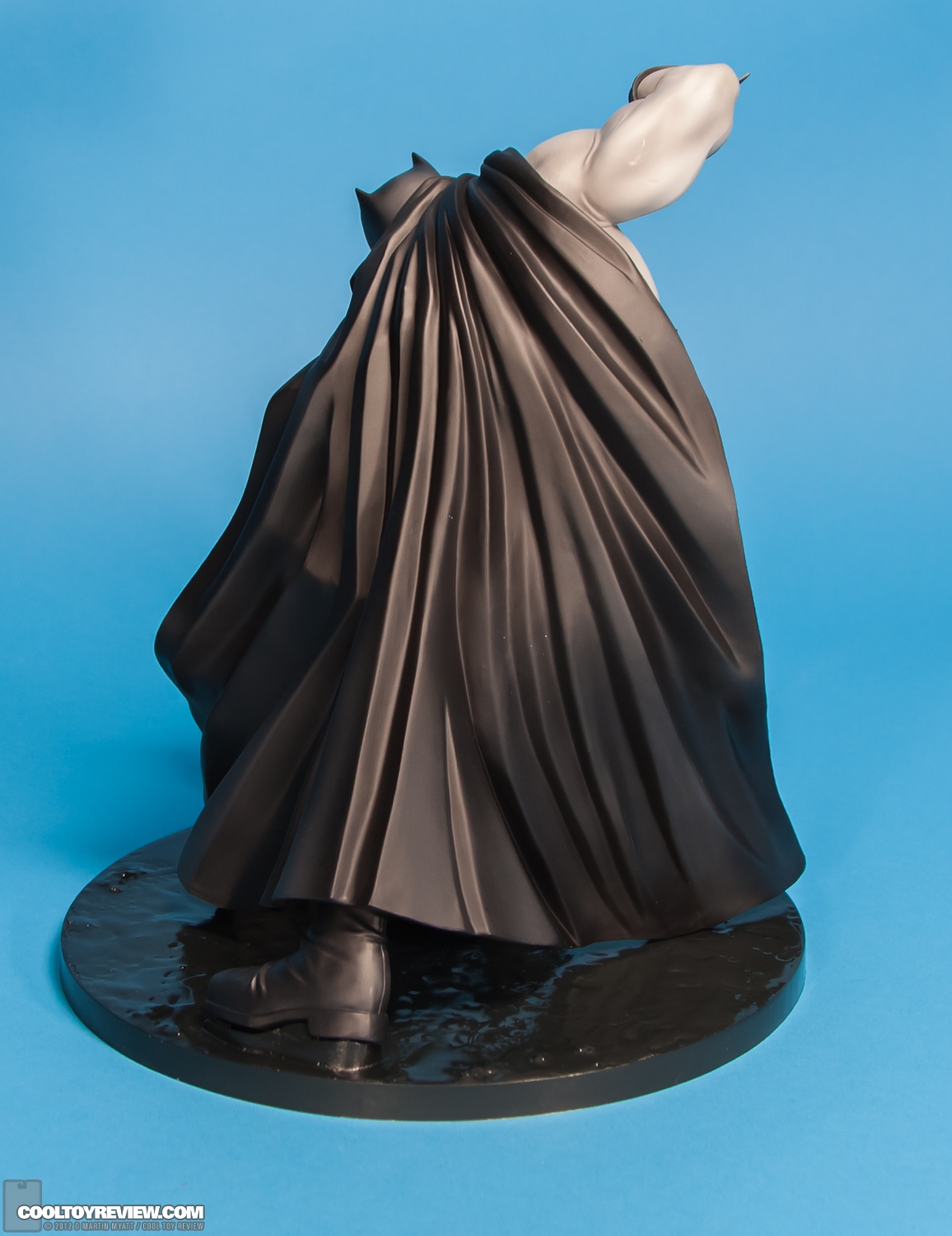 Hunt_The_Dark_Knight_Batman_ARTFX_Kotobukiya-04.jpg