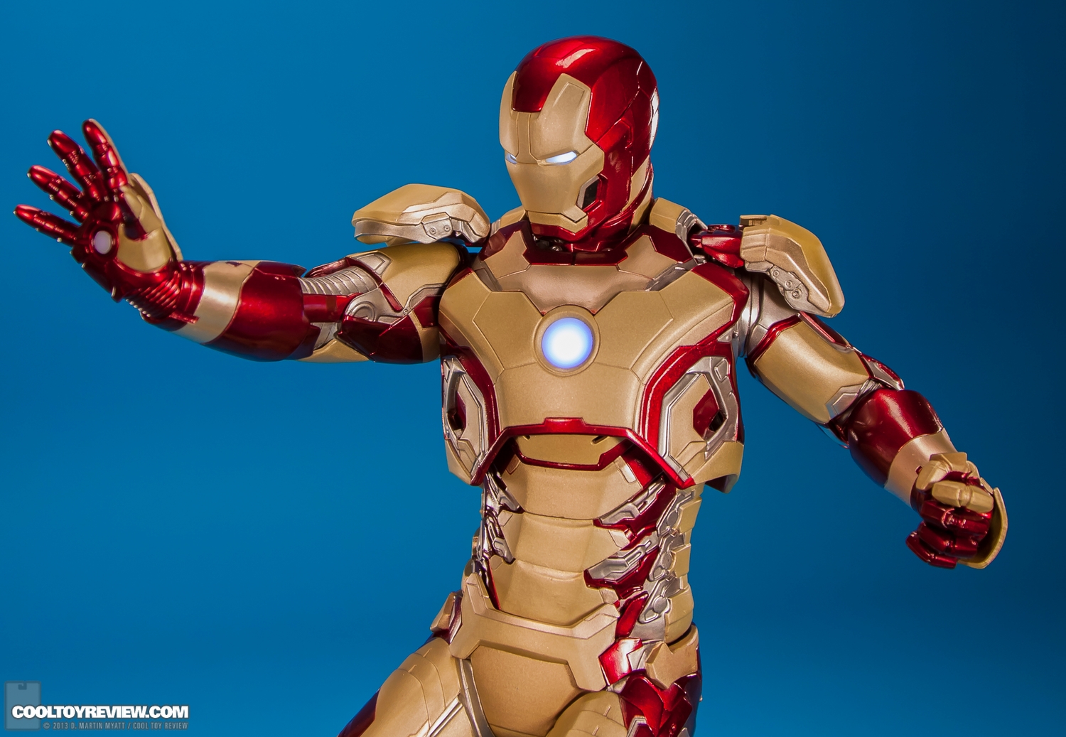 Iron-Man-3-Mark-XLII-ARTFX-Statue-Kotobukiya-007.jpg