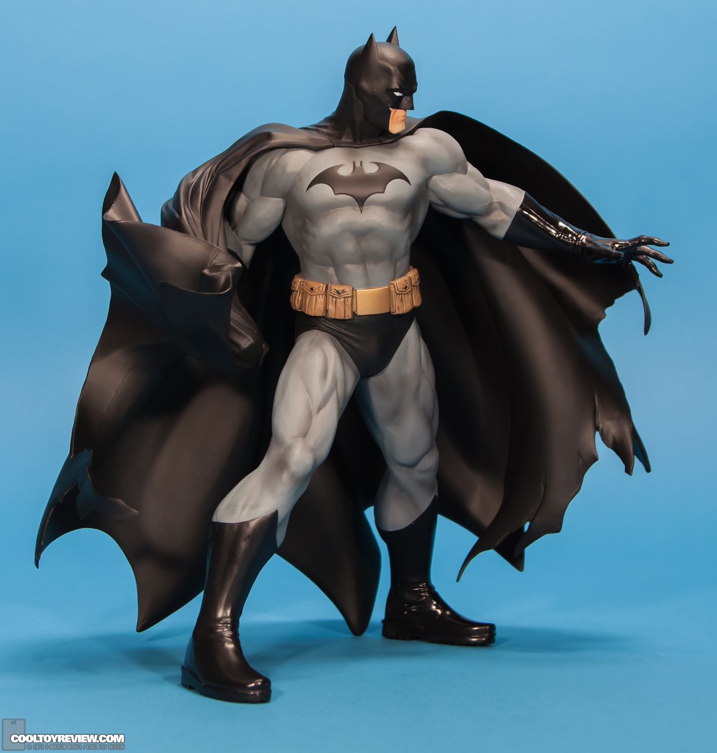 Kotobukiya_Batman_ARTFX_Black_Version-02.jpg