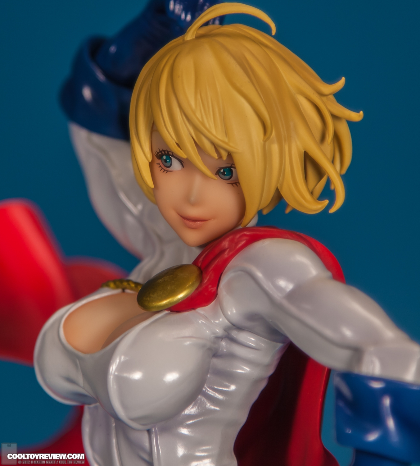 Power_Girl_DC_Comics_Bishoujo_Kotobukiya-05.jpg