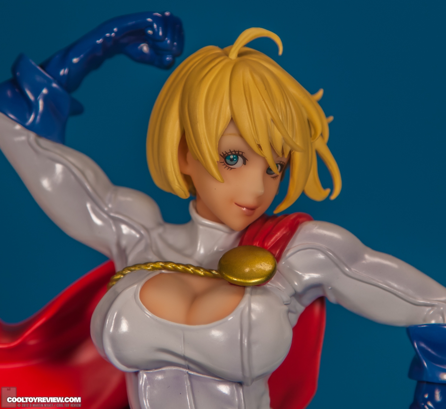 Power_Girl_DC_Comics_Bishoujo_Kotobukiya-06.jpg