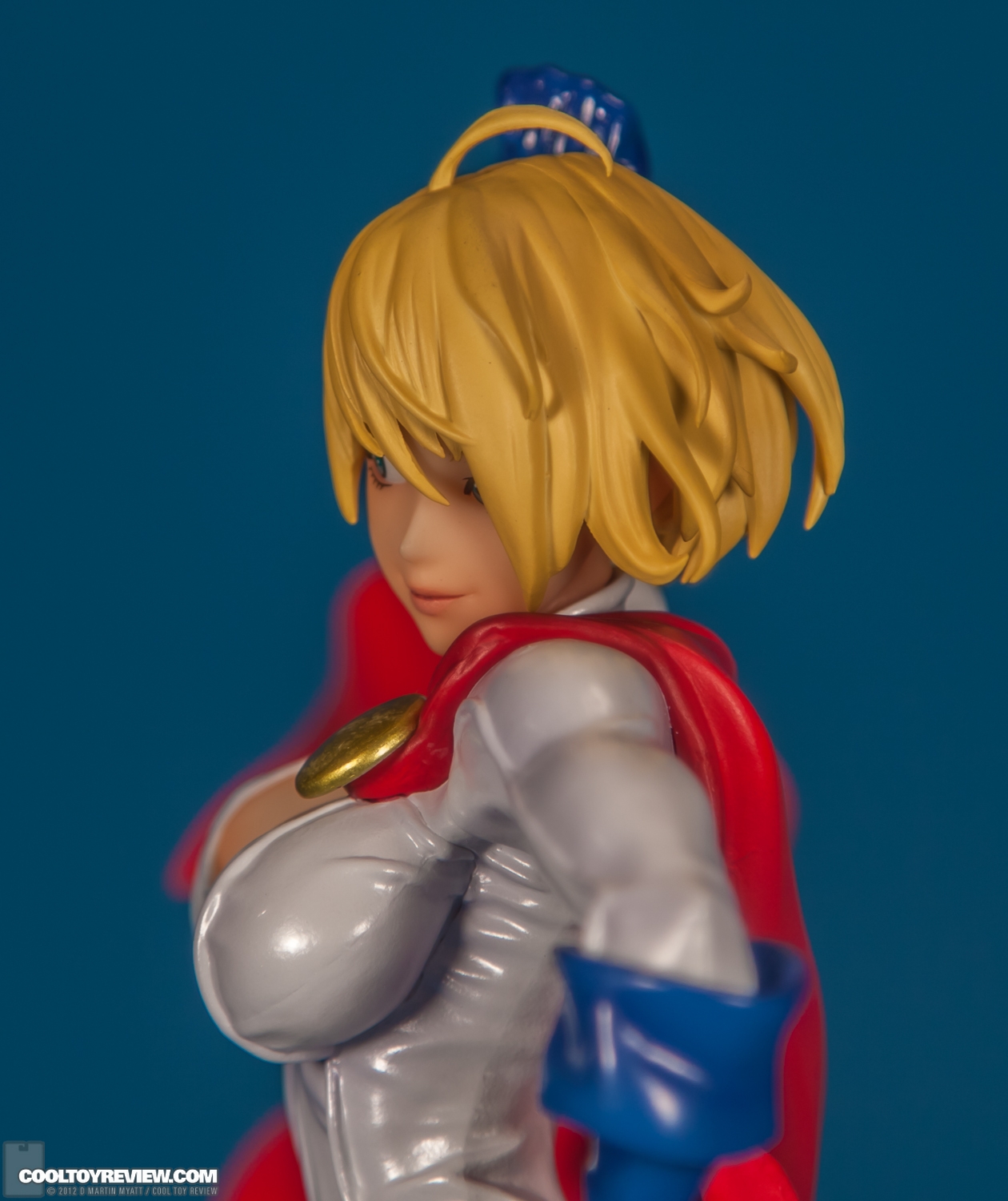 Power_Girl_DC_Comics_Bishoujo_Kotobukiya-07.jpg