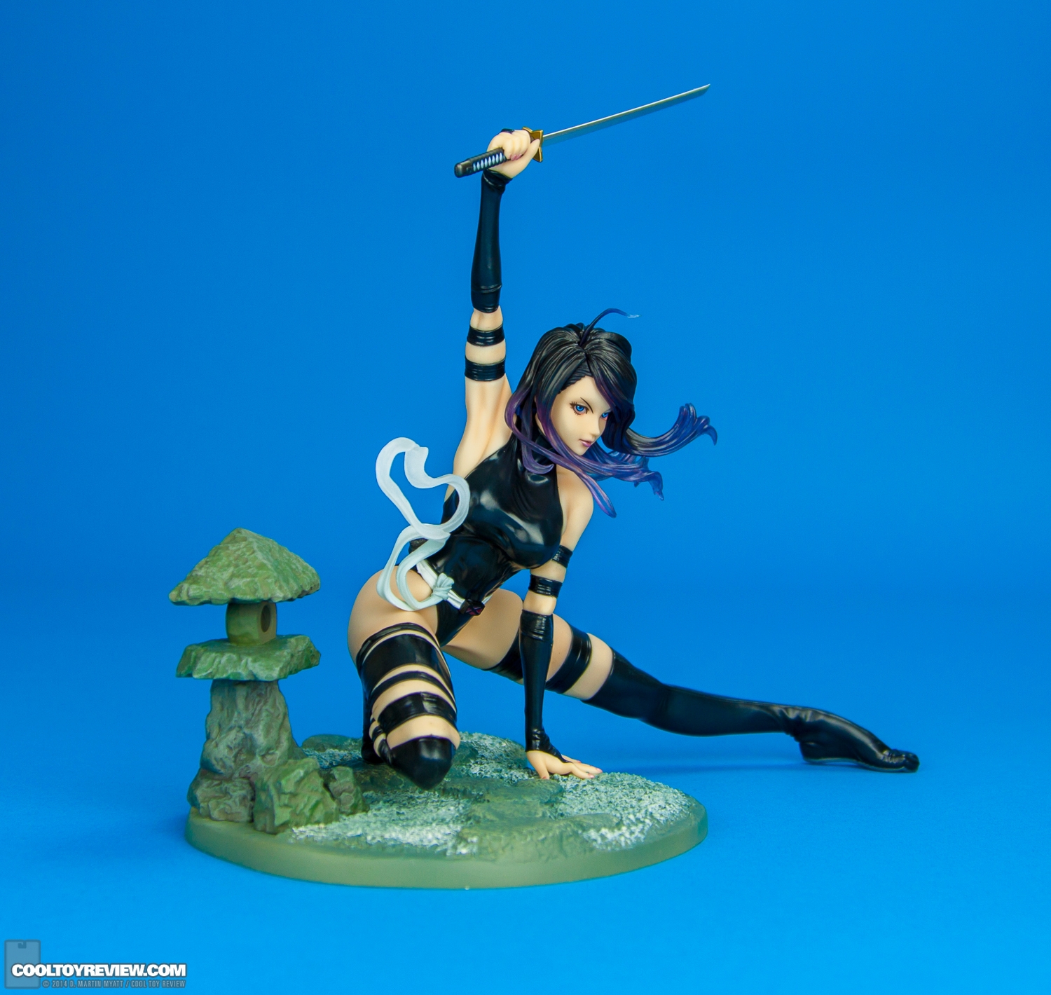 Psylocke-X-Force-Ninja-Outfit-Marvel-Bishoujo-Statue-Kotobukiya-002.jpg