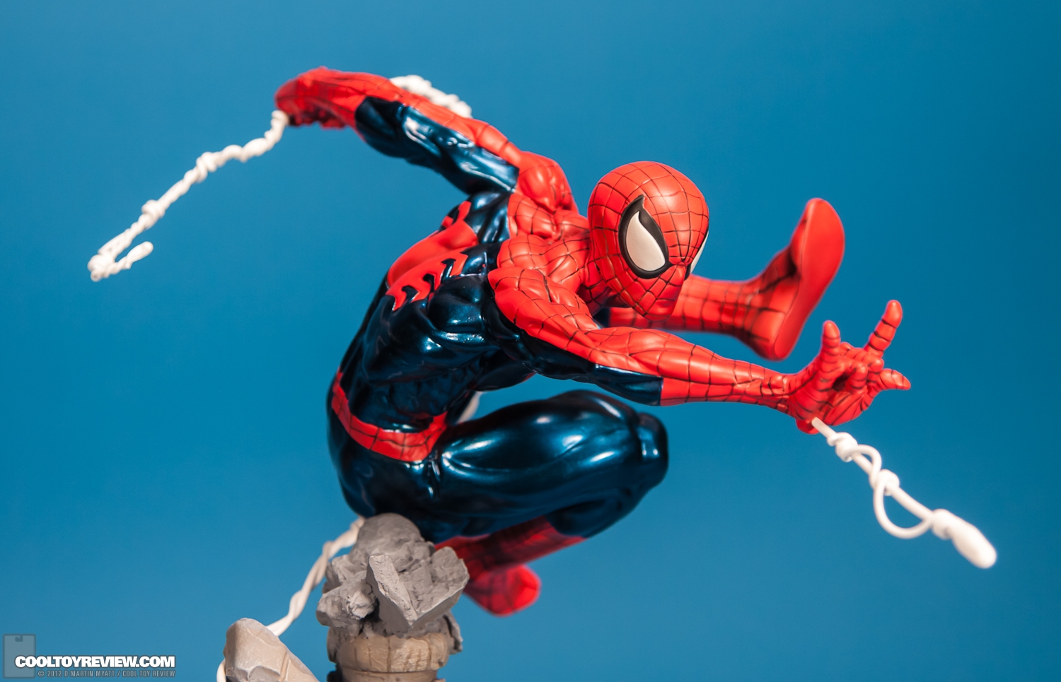 Spider-Man_Unleashed_Fine_Art_Statue_Kotobukiya-06.jpg